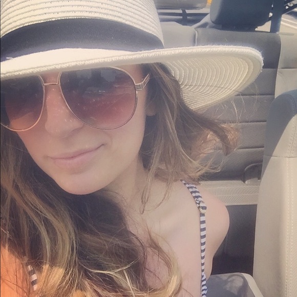 Meet your Posher, Sarah - Picture 1 of 1